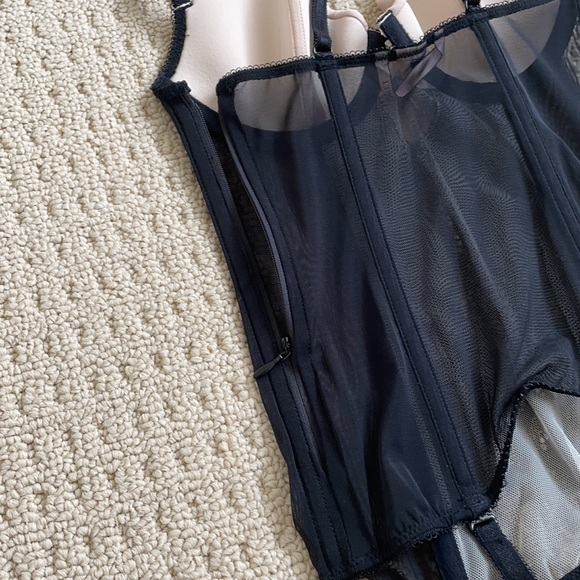 Victoria’s Secret Lace Bustier - Picture 6 of 6